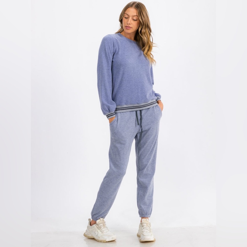020. WOMEN'S LONG SLEEVE TRIM DETAILED PULLOVER SWEATER